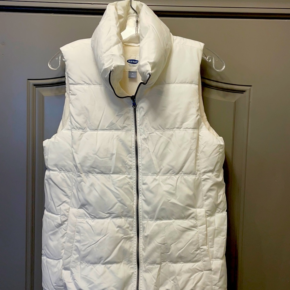 White Old Navy vest. Size medium